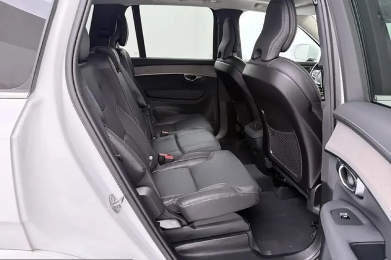 Volvo XC90 din 2025 cu 2.640 km - oferta VOL249996 - foto 24