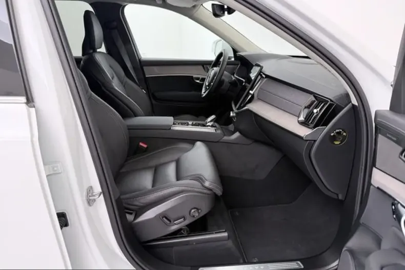 Volvo XC90 din 2025 cu 2.640 km - oferta VOL249996 - foto 25