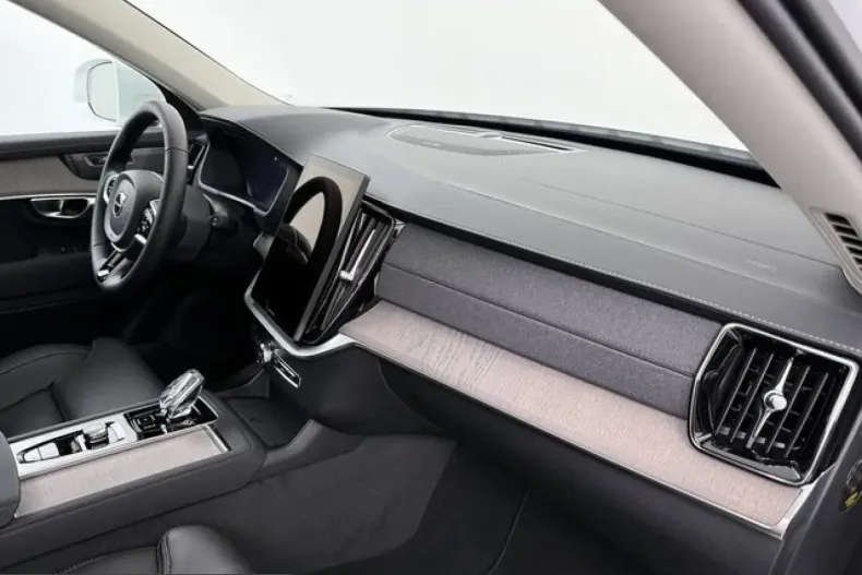 Volvo XC90 din 2025 cu 2.640 km - oferta VOL249996 - foto 26