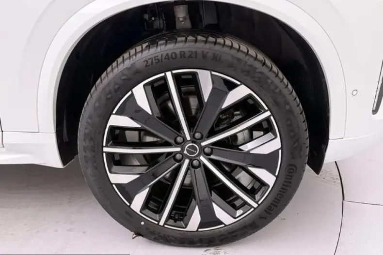 Volvo XC90 din 2025 cu 2.640 km - oferta VOL249996 - foto 27