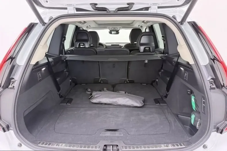 Volvo XC90 din 2025 cu 2.640 km - oferta VOL249996 - foto 39