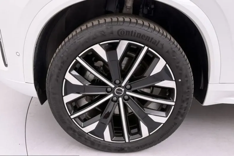 Volvo XC90 din 2025 cu 2.640 km - oferta VOL249996 - foto 40