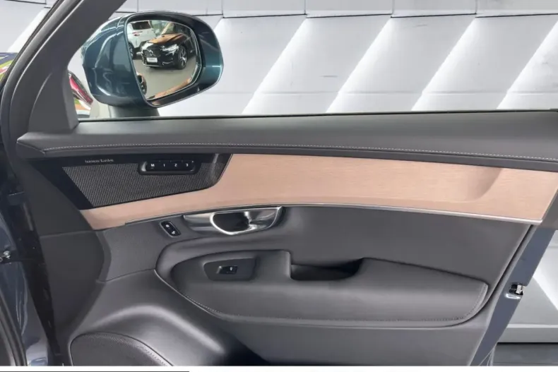 Volvo XC90 din 2025 cu 23.999 km - oferta VOL250007 - foto 24