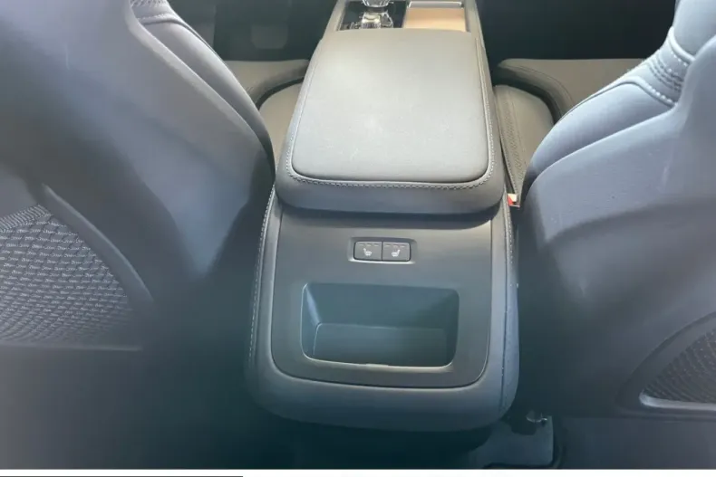 Volvo XC90 din 2025 cu 22.550 km - oferta VOL250009 - foto 30