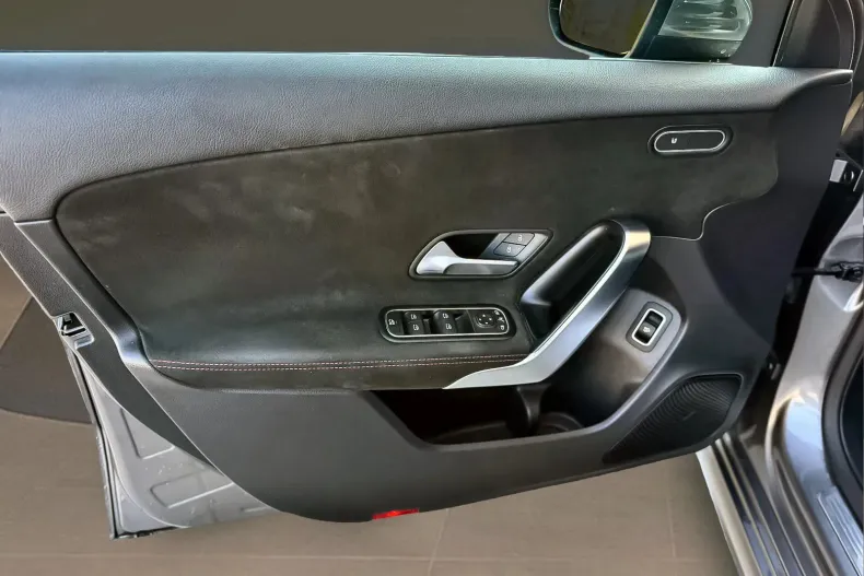 Mercedes-Benz A 200 (Clasa A) din 2022 cu 74.800 km - oferta MER250019 - foto 10