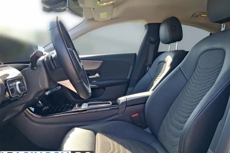 Mercedes-Benz CLA 200 (Clasa CLA) din 2025 cu 40.190 km - oferta MER250028 - foto 13