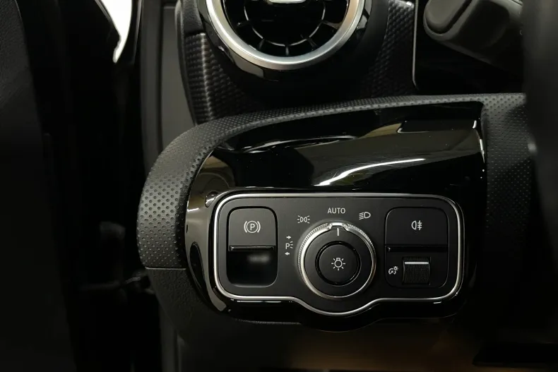 Mercedes-Benz A 250 (Clasa A) din 2021 cu 67.952 km - oferta MER250042 - foto 22
