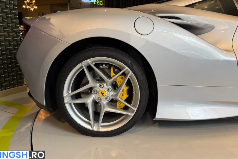 Ferrari F8 din 2021 cu 9.500 km - oferta FER250085 - foto 6