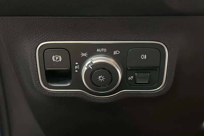 Mercedes-Benz GLB 220 (Clasa GLB) din 2025 cu 15.431 km - oferta MER250095 - foto 13