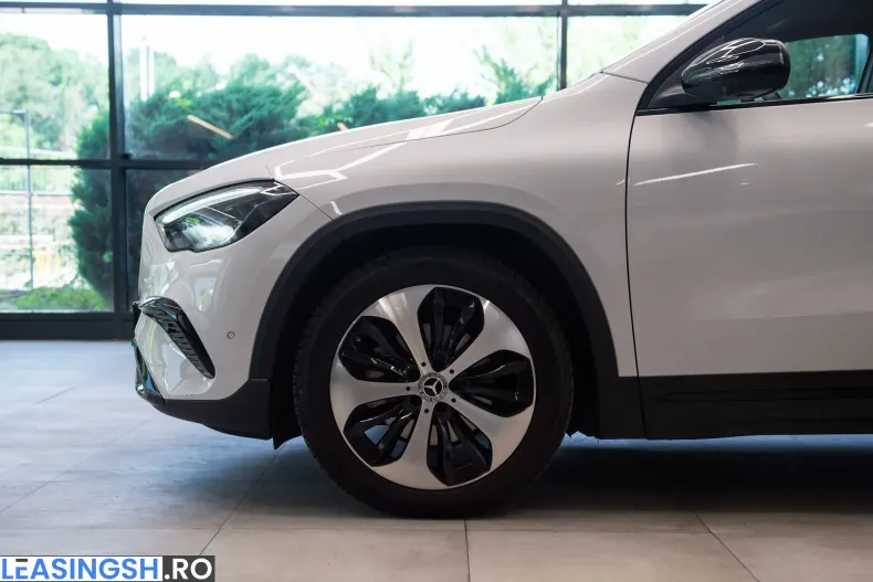 Mercedes-Benz GLA 200 (Clasa GLA) din 2023 cu 14.900 km - oferta MER250108 - foto 13