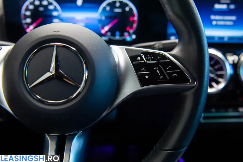 Mercedes-Benz GLA 200 (Clasa GLA) din 2023 cu 14.900 km - oferta MER250108 - foto 20