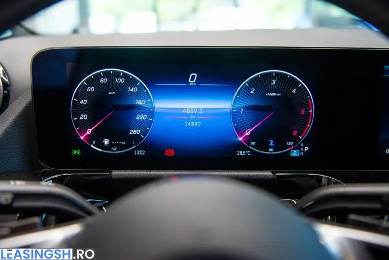 Mercedes-Benz GLA 200 (Clasa GLA) din 2023 cu 14.900 km - oferta MER250108 - foto 21