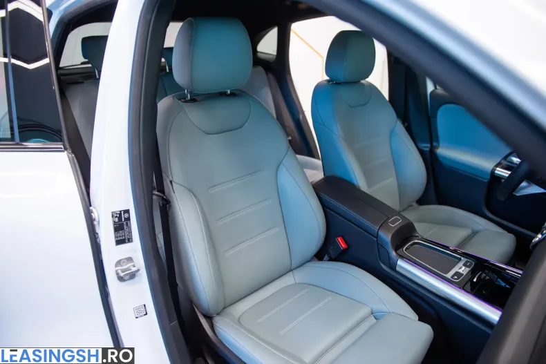 Mercedes-Benz GLA 200 (Clasa GLA) din 2023 cu 14.900 km - oferta MER250108 - foto 31