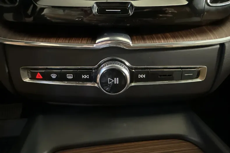 Volvo XC60 din 2024 cu 23.417 km - oferta VOL250192 - foto 18