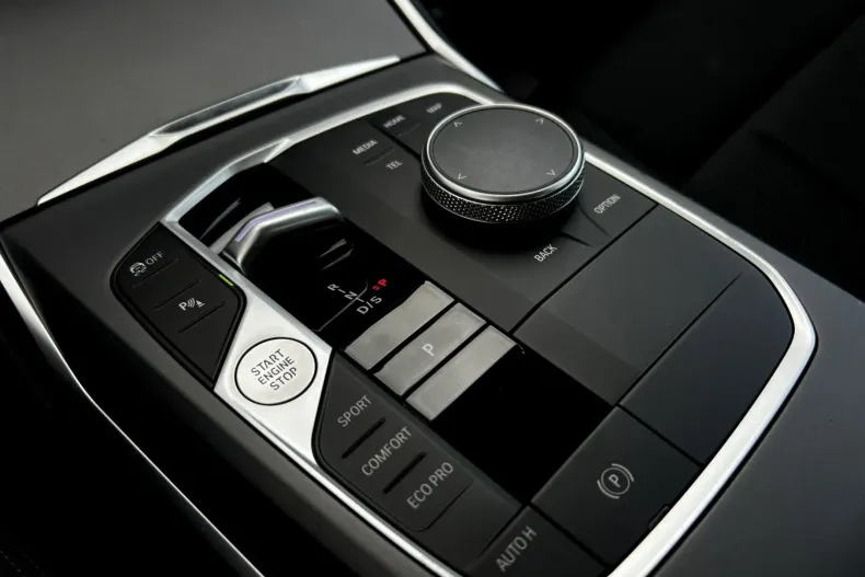 BMW 318 (Seria 3) din 2025 cu 17.364 km - oferta BMW250228 - foto 13