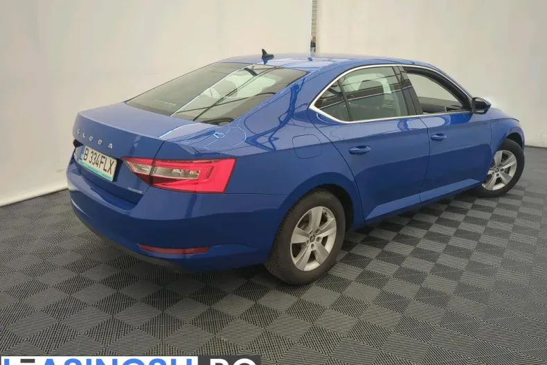 Skoda Superb din 2023 cu 40.913 km - oferta SKO250235 - foto 1