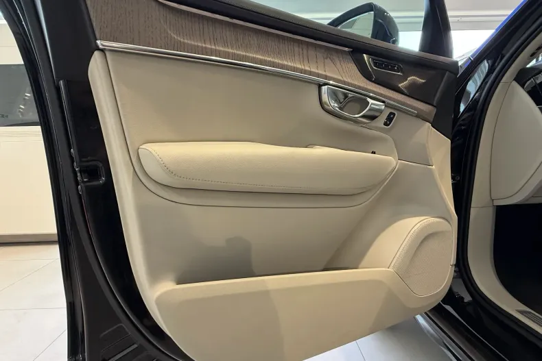 Volvo XC90 din 2025 cu 32.600 km - oferta VOL250239 - foto 11