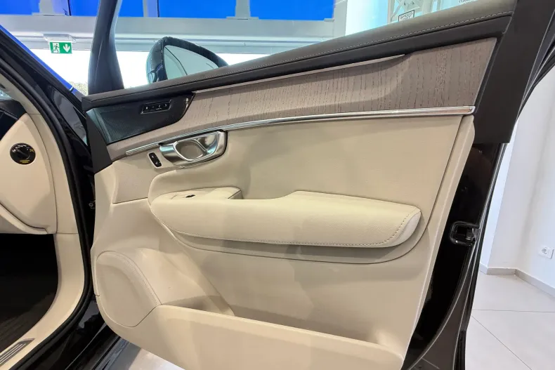 Volvo XC90 din 2025 cu 32.600 km - oferta VOL250239 - foto 26