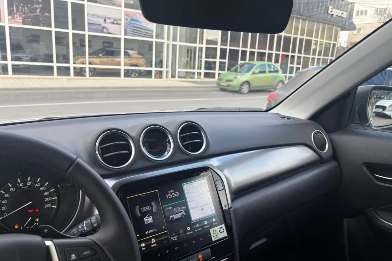 Suzuki Vitara din 2024 cu 7 km - oferta SUZ250242 - foto 12