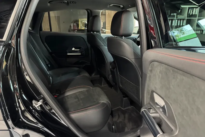 Mercedes-Benz GLA 180 (Clasa GLA) din 2021 cu 82.717 km - oferta MER250267 - foto 14
