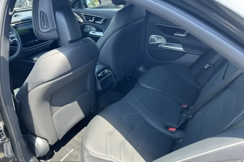 Mercedes-Benz E 300 (Clasa E) din 2025 cu 21.425 km - oferta MER250289 - foto 12