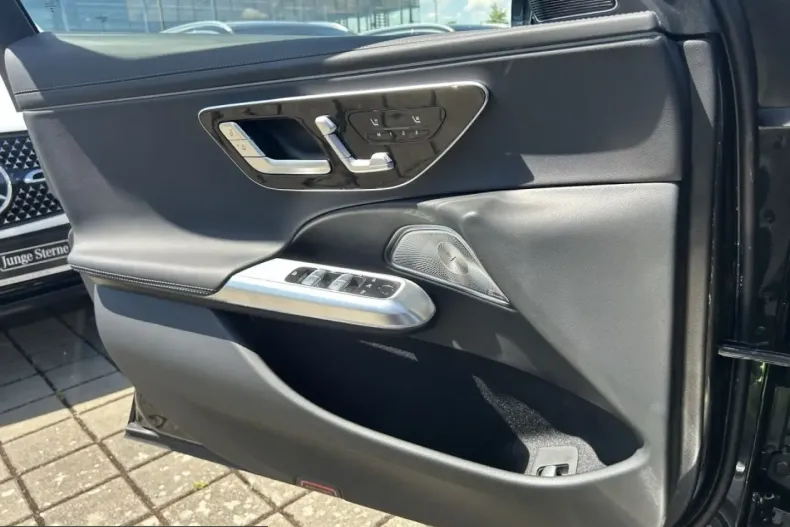 Mercedes-Benz E 300 (Clasa E) din 2025 cu 21.425 km - oferta MER250289 - foto 17