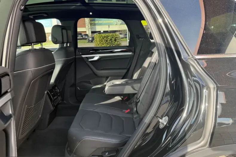 Volkswagen Touareg din 2025 cu 16.000 km - oferta VOL250308 - foto 4
