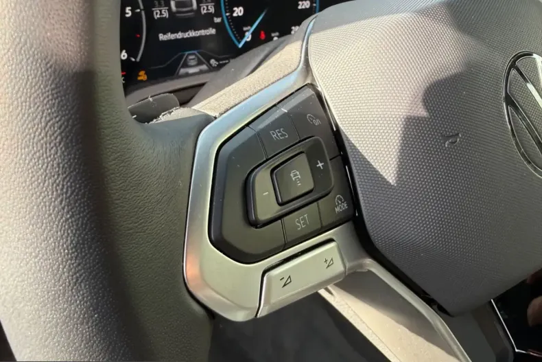Volkswagen Touareg din 2025 cu 16.000 km - oferta VOL250308 - foto 25