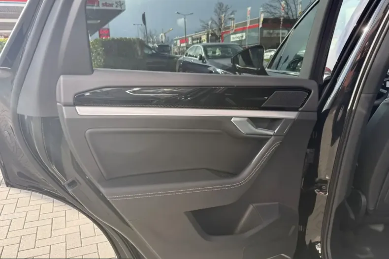 Volkswagen Touareg din 2025 cu 16.000 km - oferta VOL250308 - foto 28