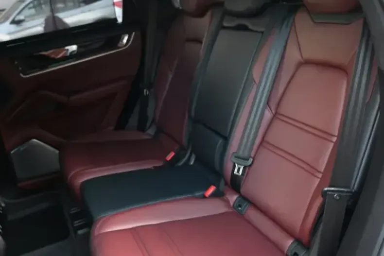 Porsche Cayenne din 2024 cu 34.000 km - oferta POR250326 - foto 13