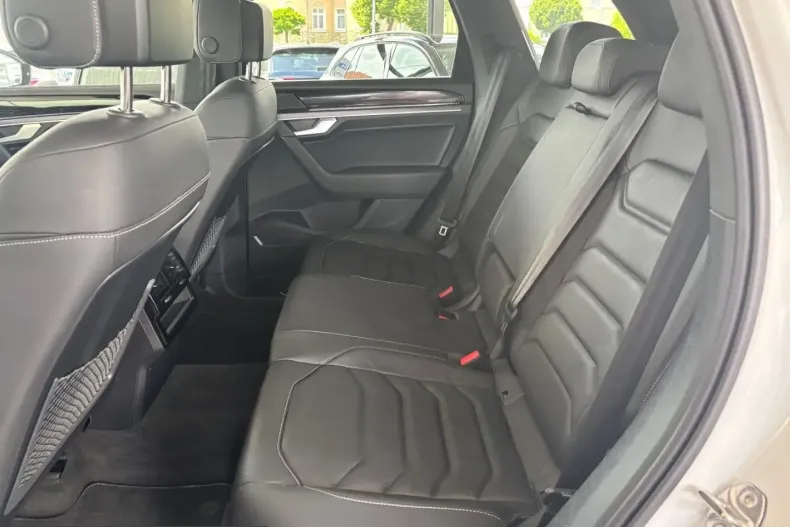 Volkswagen Touareg din 2025 cu 37.000 km - oferta VOL250337 - foto 19