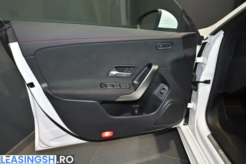 Mercedes-Benz CLA 180 (Clasa CLA) din 2025 cu 28.620 km - oferta MER250366 - foto 15