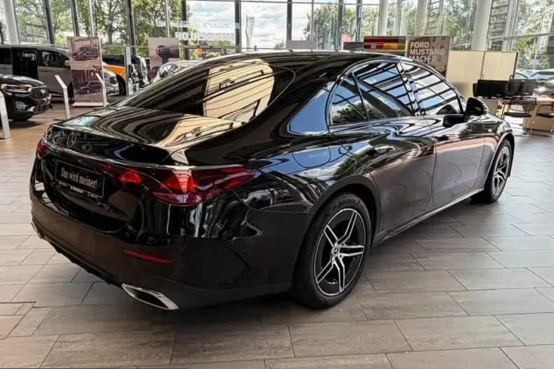 Mercedes-Benz E 300 (Clasa E) din 2025 cu 51.060 km - oferta MER250373 - foto 3