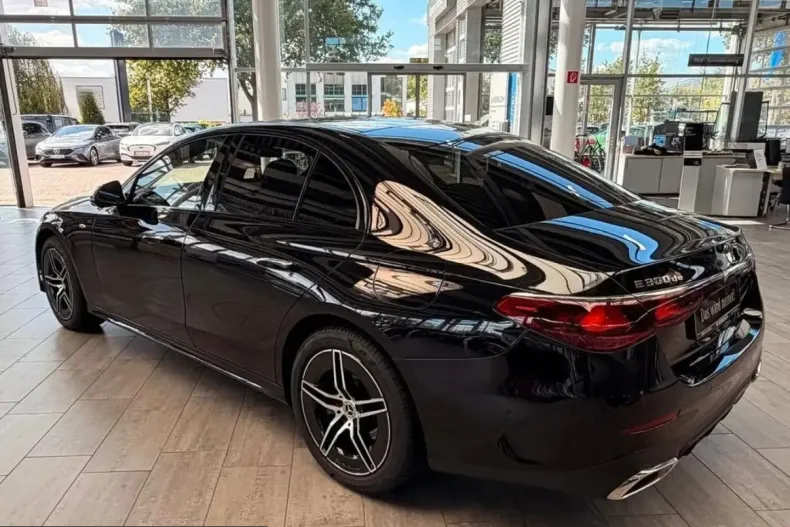 Mercedes-Benz E 300 (Clasa E) din 2025 cu 51.060 km - oferta MER250373 - foto 4
