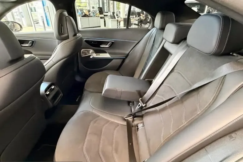 Mercedes-Benz E 300 (Clasa E) din 2025 cu 51.060 km - oferta MER250373 - foto 17