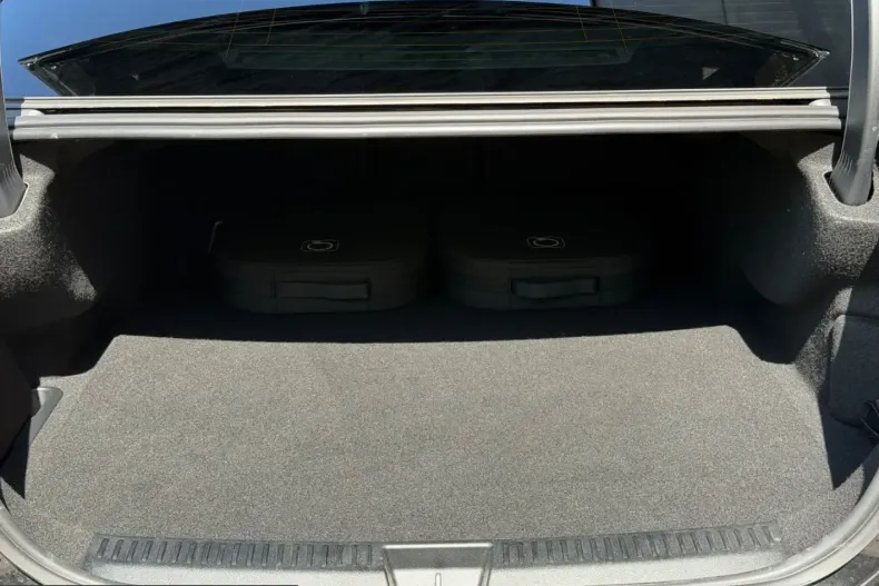 Mercedes-Benz E 300 (Clasa E) din 2025 cu 12.899 km - oferta MER250375 - foto 10