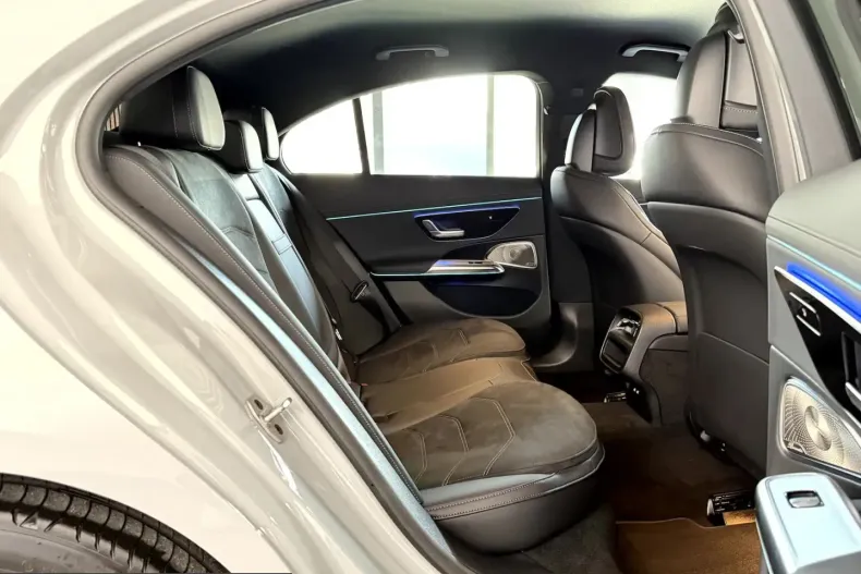 Mercedes-Benz E 300 (Clasa E) din 2025 cu 18.903 km - oferta MER250378 - foto 8