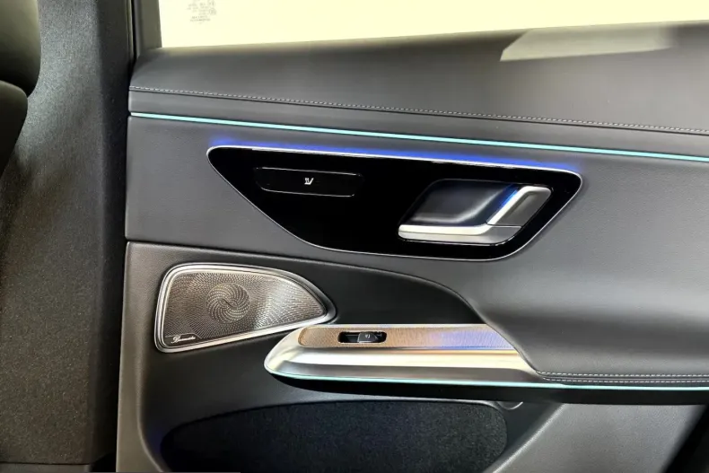 Mercedes-Benz E 300 (Clasa E) din 2025 cu 18.903 km - oferta MER250378 - foto 9