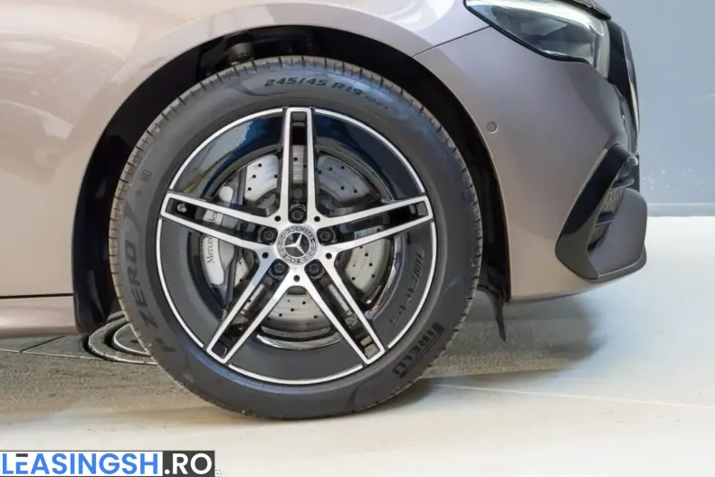 Mercedes-Benz E 300 (Clasa E) din 2025 cu 8.900 km - oferta MER250382 - foto 5