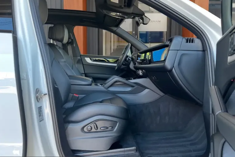 Porsche Cayenne din 2025 cu 17.600 km - oferta POR250387 - foto 5