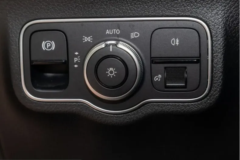 Mercedes-Benz GLA 250 (Clasa GLA) din 2023 cu 69.450 km - oferta MER250389 - foto 24