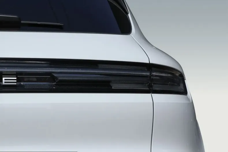 Porsche Cayenne din 2025 cu 16.400 km - oferta POR250392 - foto 9