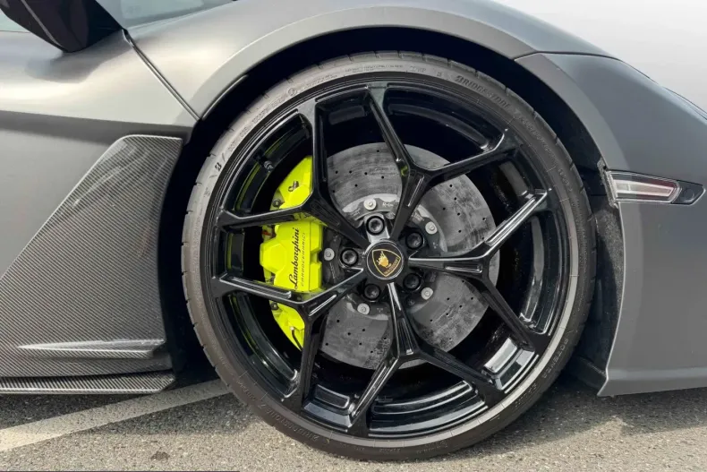 Lamborghini Revuelto din 2025 cu 6.700 km - oferta LAM250398 - foto 7