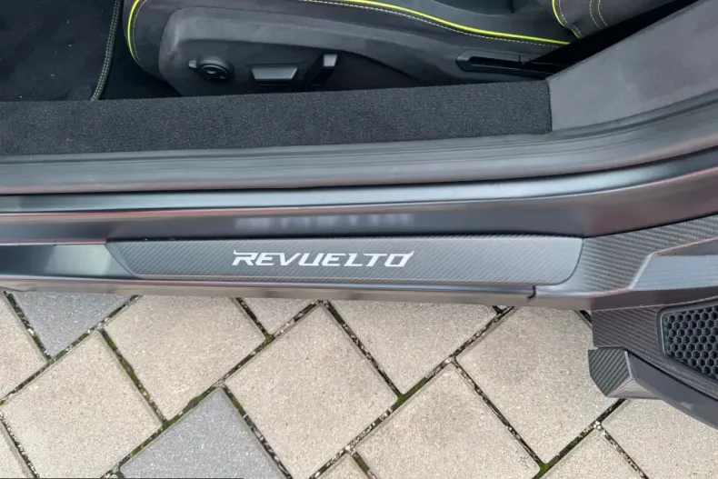 Lamborghini Revuelto din 2025 cu 6.700 km - oferta LAM250398 - foto 8