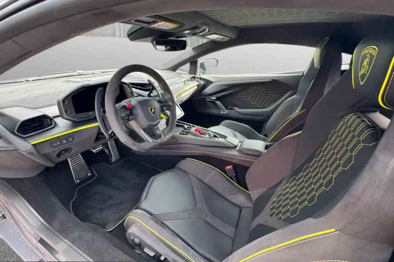 Lamborghini Revuelto din 2025 cu 6.700 km - oferta LAM250398 - foto 19