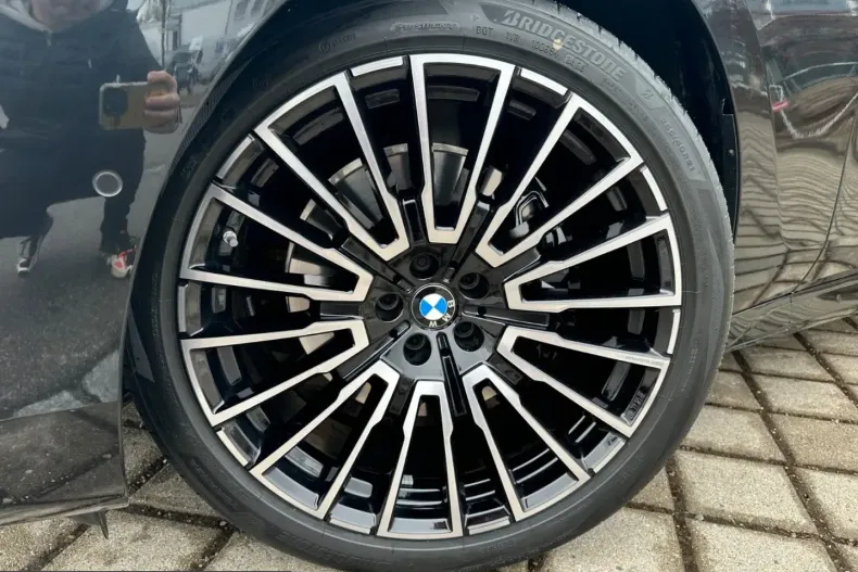 BMW 740 (Seria 7) din 2025 cu 4.050 km - oferta BMW250409 - foto 3