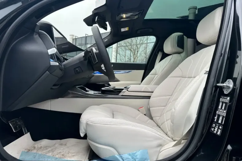 BMW 740 (Seria 7) din 2025 cu 4.050 km - oferta BMW250409 - foto 15