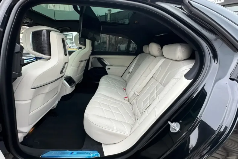 BMW 740 (Seria 7) din 2025 cu 4.050 km - oferta BMW250409 - foto 23