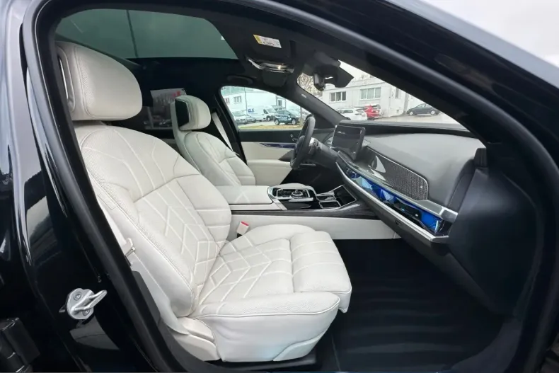 BMW 740 (Seria 7) din 2025 cu 4.050 km - oferta BMW250409 - foto 26