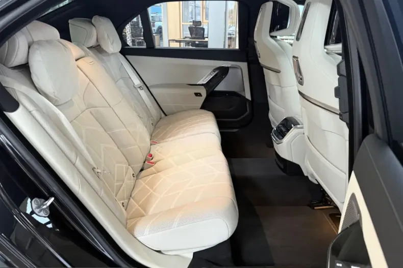 BMW 750 (Seria 7) din 2024 cu 64.070 km - oferta BMW250411 - foto 9